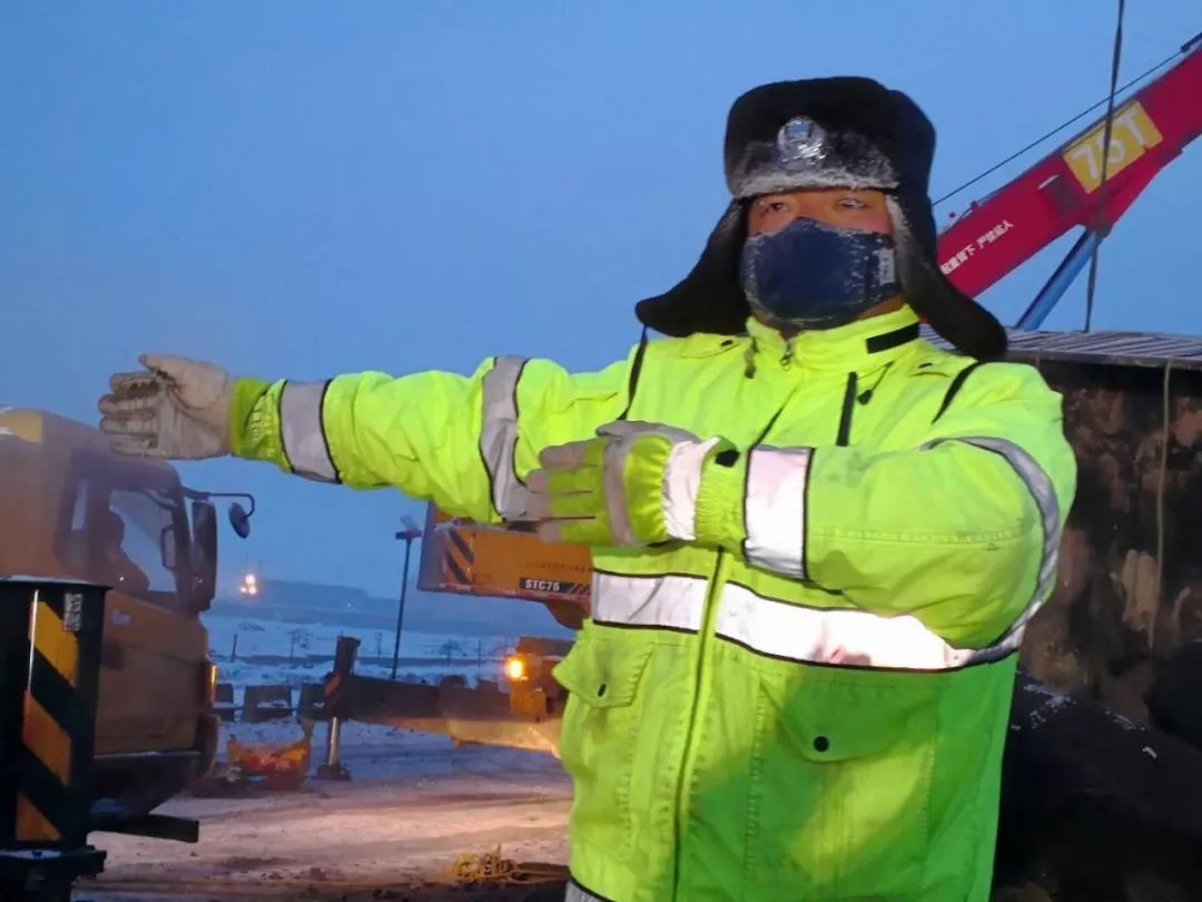 「“高速路上好交警”事迹展示(九)」我是高速交警,更是司机乘客的朋友和亲人——记高支队卡子湾大队一中队中队长程志伟