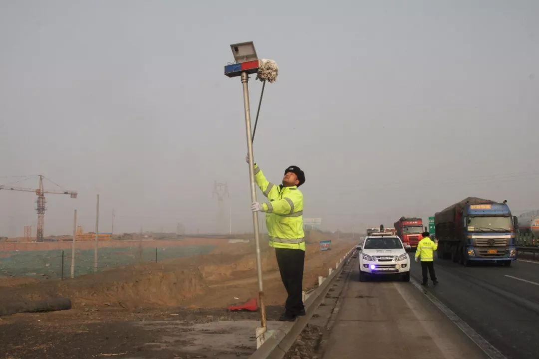 「“高速路上好交警”事迹展示(九)」我是高速交警,更是司机乘客的朋友和亲人——记高支队卡子湾大队一中队中队长程志伟