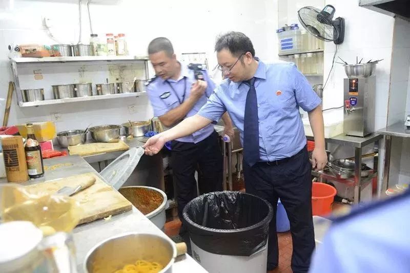 判了！莲都瓜瓜串“口水油”案四名被告被判非法销售有毒、有害食品罪！