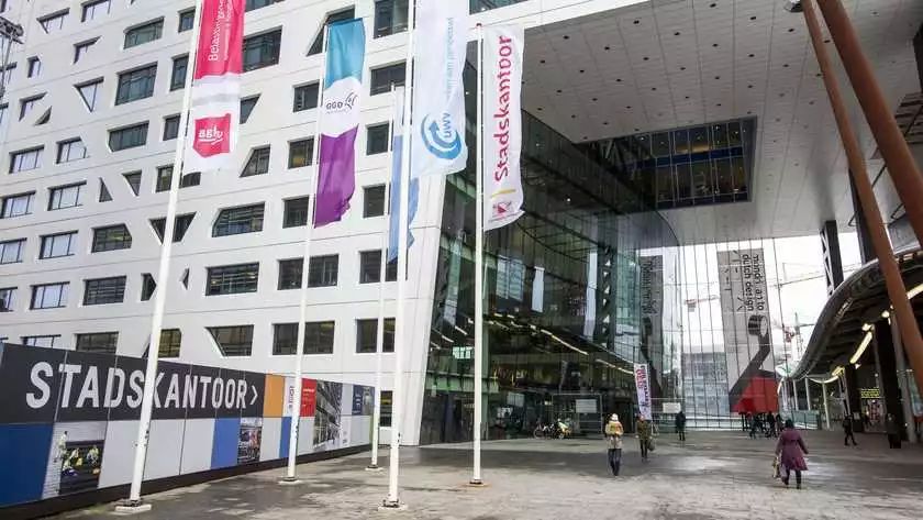 荷兰机场最新新闻,荷兰最新突发事件