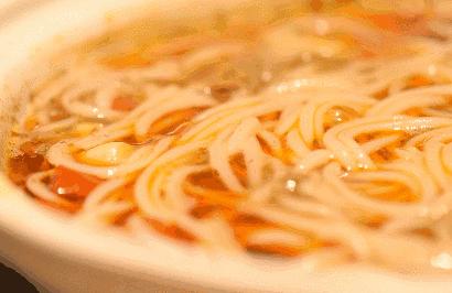 美好的米粉像少女的胸，但我们只能吃到硅胶？