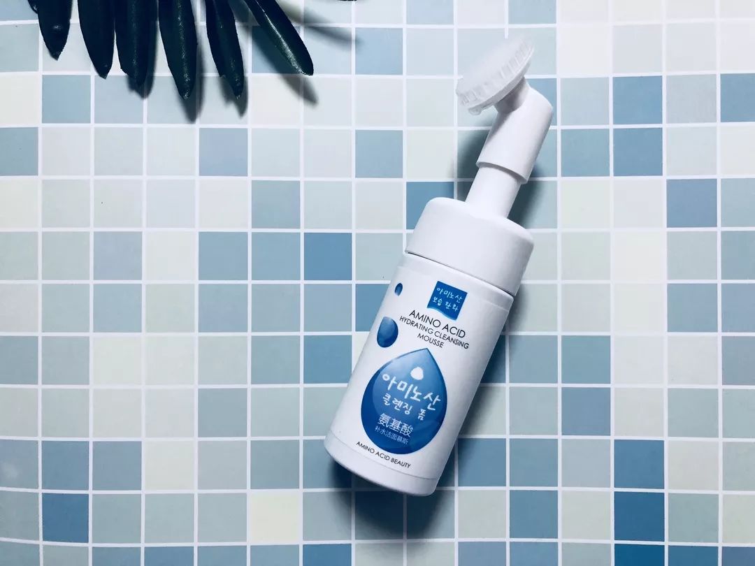 还在用洗面奶洗脸卸妆就out了！用它轻轻一刷，几秒就能深层清洁每个毛孔，感觉黑头都蹦出来了！