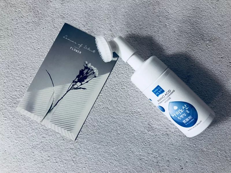 还在用洗面奶洗脸卸妆就out了！用它轻轻一刷，几秒就能深层清洁每个毛孔，感觉黑头都蹦出来了！