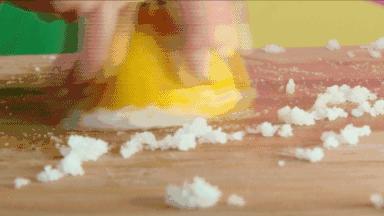 神了!洗白袜子只需涂点这个,冲一下立马跟新的一样!