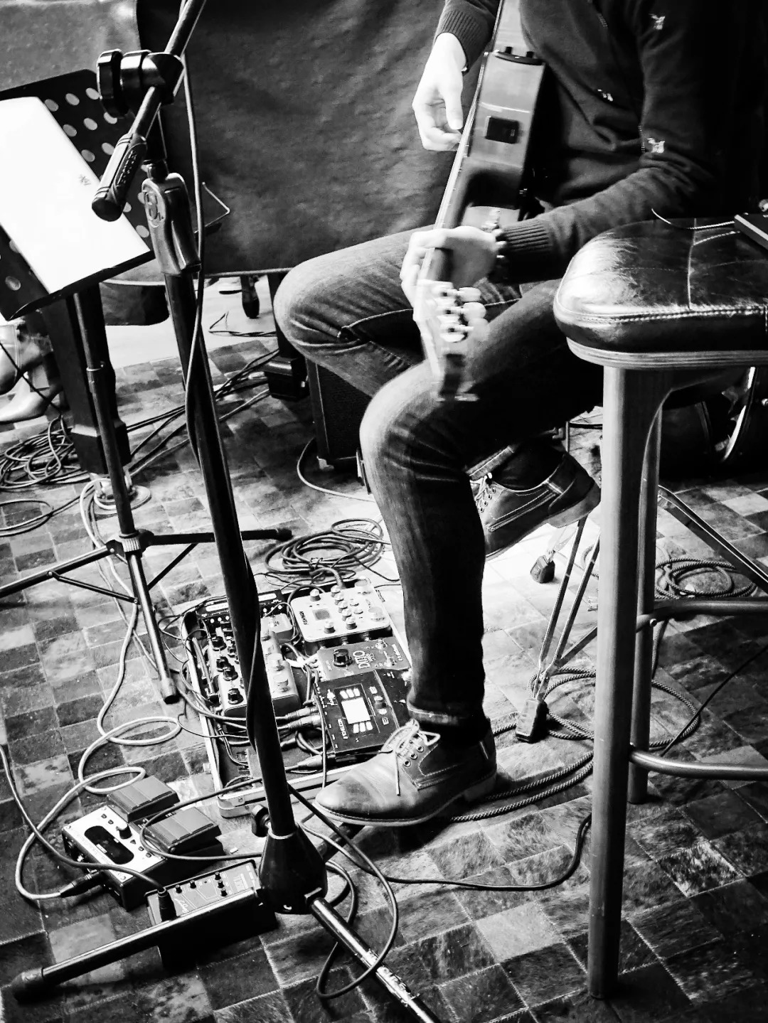 飞地周末民谣专场｜他想带你去他的湖畔看星光闪烁