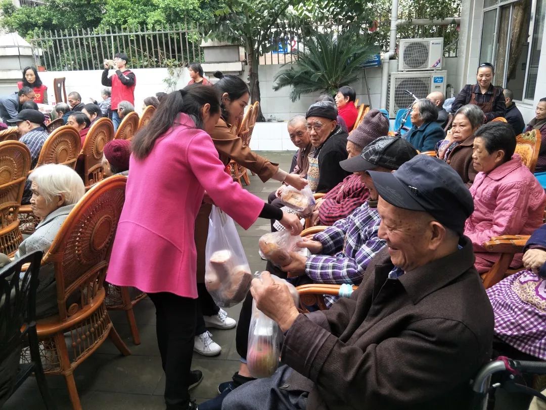 第一实验小学党支部主题党日活动,绿地小学党支部开展主题党日活动