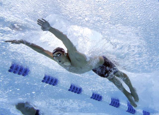 小游泳运动员耐力训练方法,游泳提高速度有几个过程