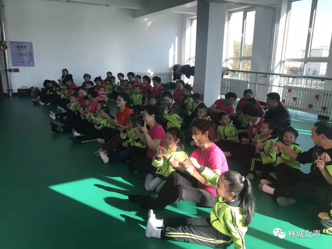 老少齐欢乐Happy乐翻天——市妇联携手优佳宝贝幼儿园走进老年大学