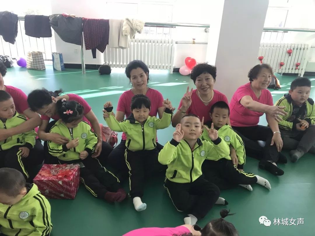 老少齐欢乐Happy乐翻天——市妇联携手优佳宝贝幼儿园走进老年大学