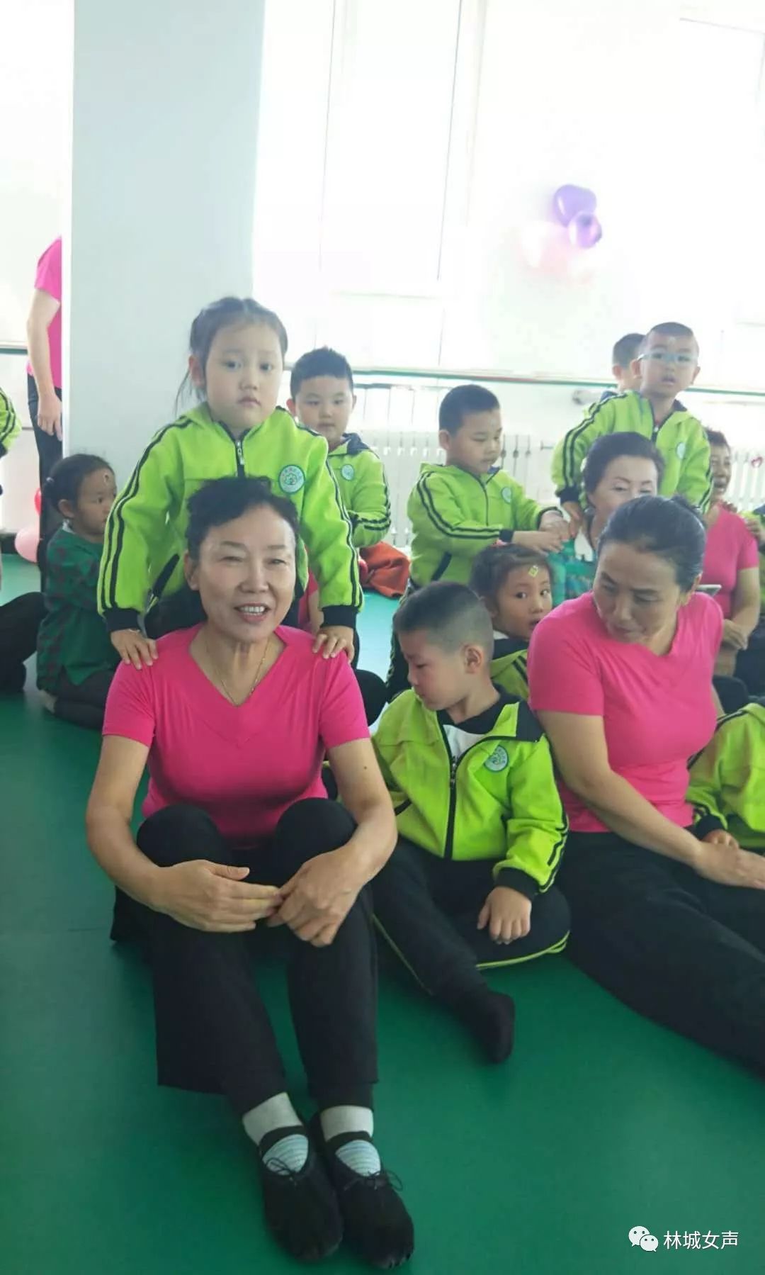 老少齐欢乐Happy乐翻天——市妇联携手优佳宝贝幼儿园走进老年大学