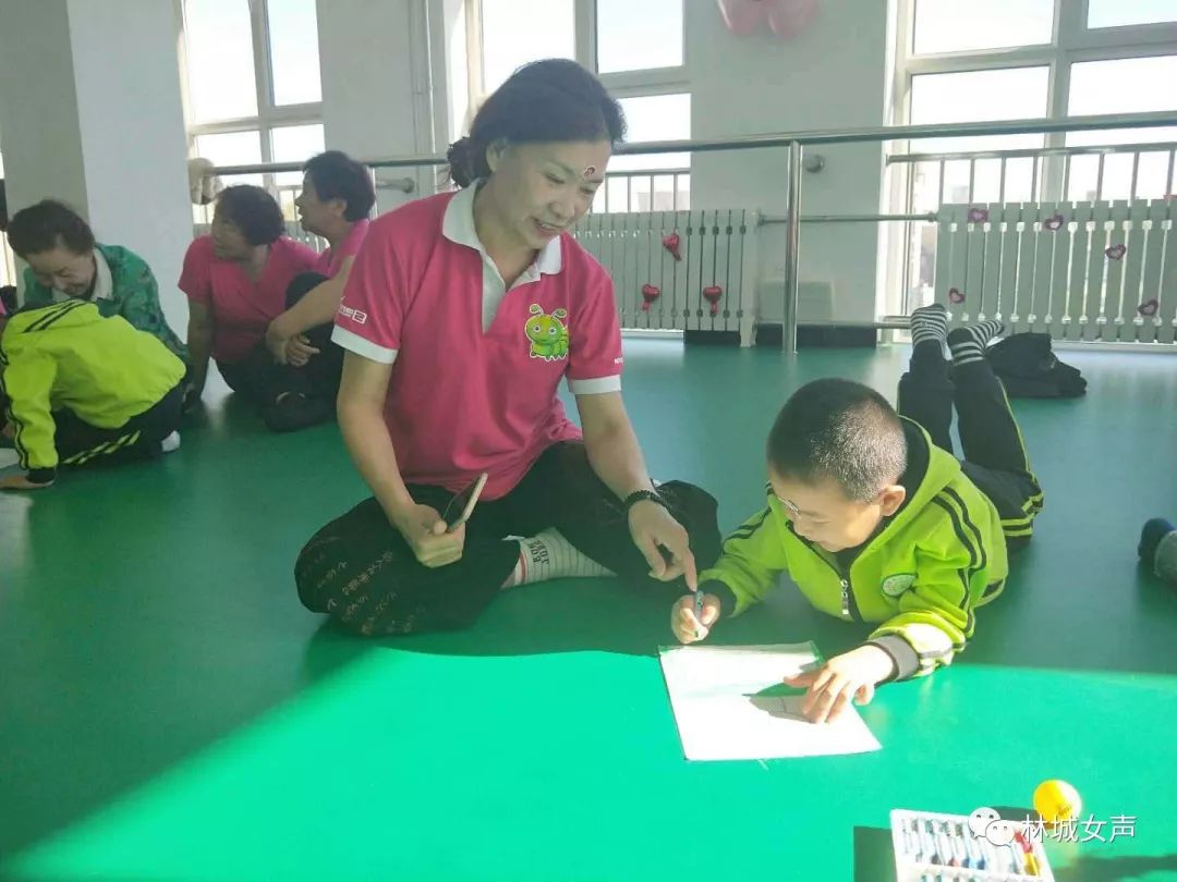 老少齐欢乐Happy乐翻天——市妇联携手优佳宝贝幼儿园走进老年大学