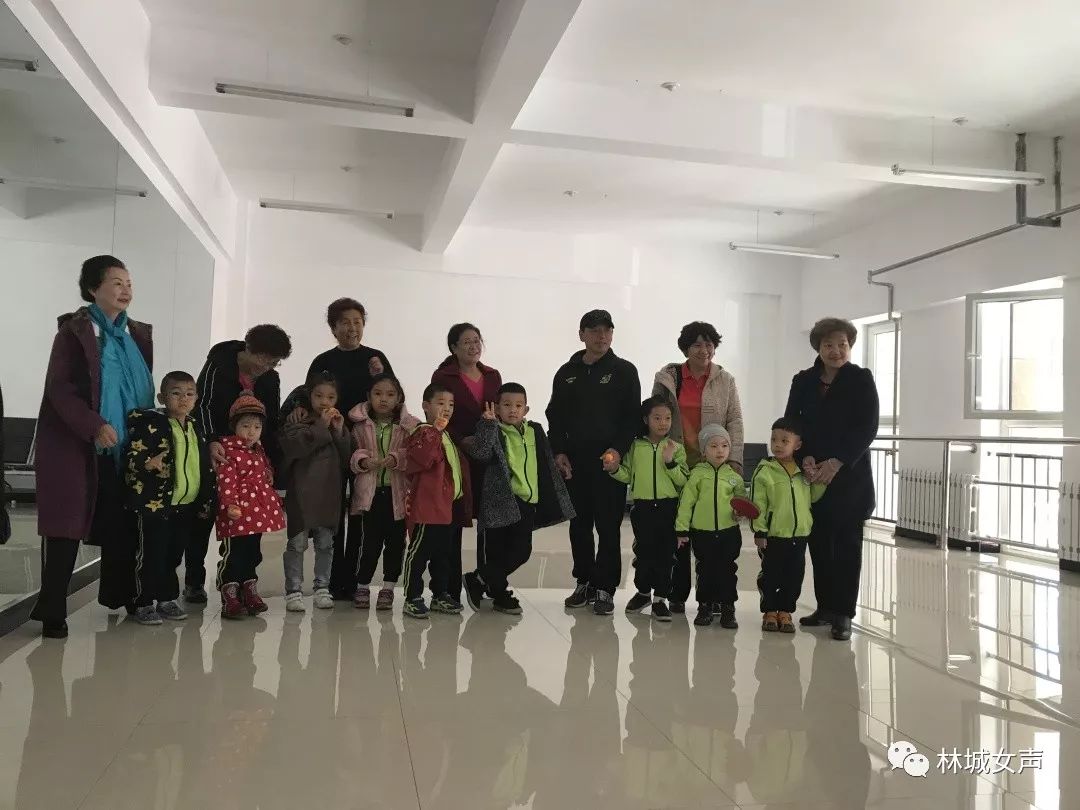老少齐欢乐Happy乐翻天——市妇联携手优佳宝贝幼儿园走进老年大学