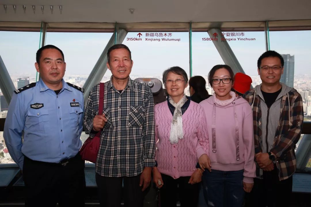 九九重阳敬老情浓浓关怀暖人心,爱在重阳节浓浓敬老情