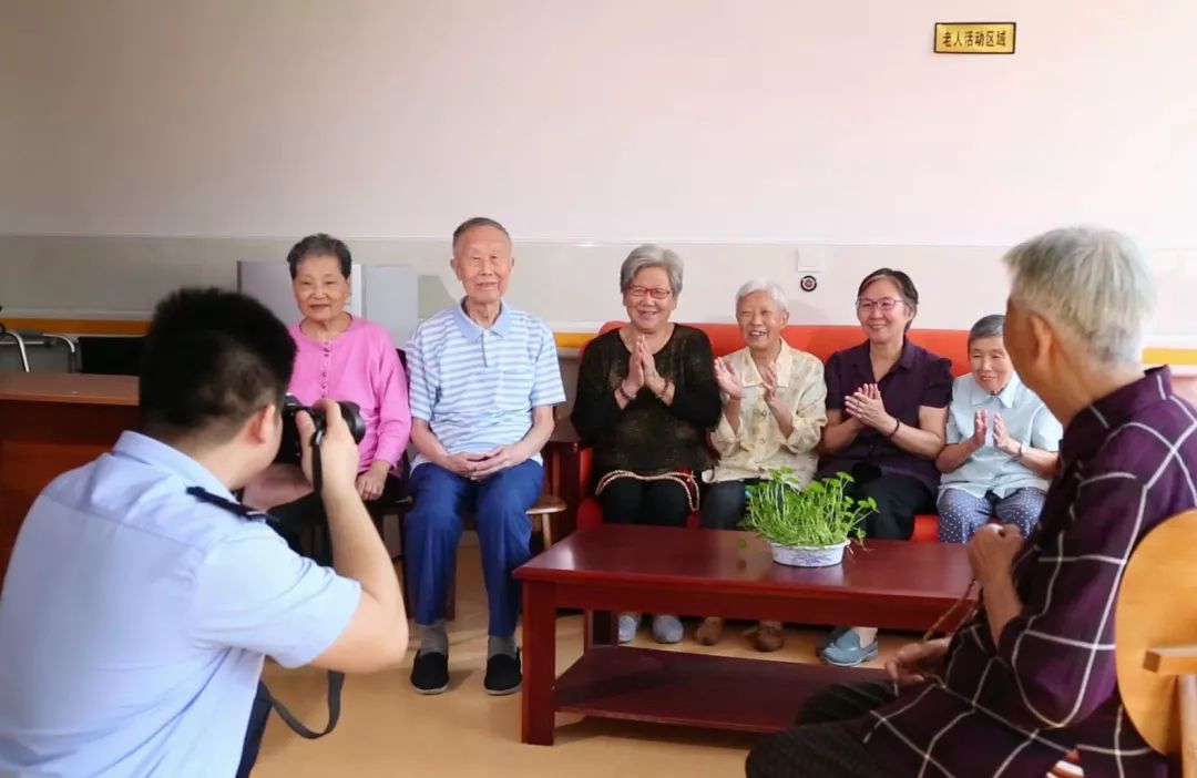 九九重阳敬老情浓浓关怀暖人心,爱在重阳节浓浓敬老情