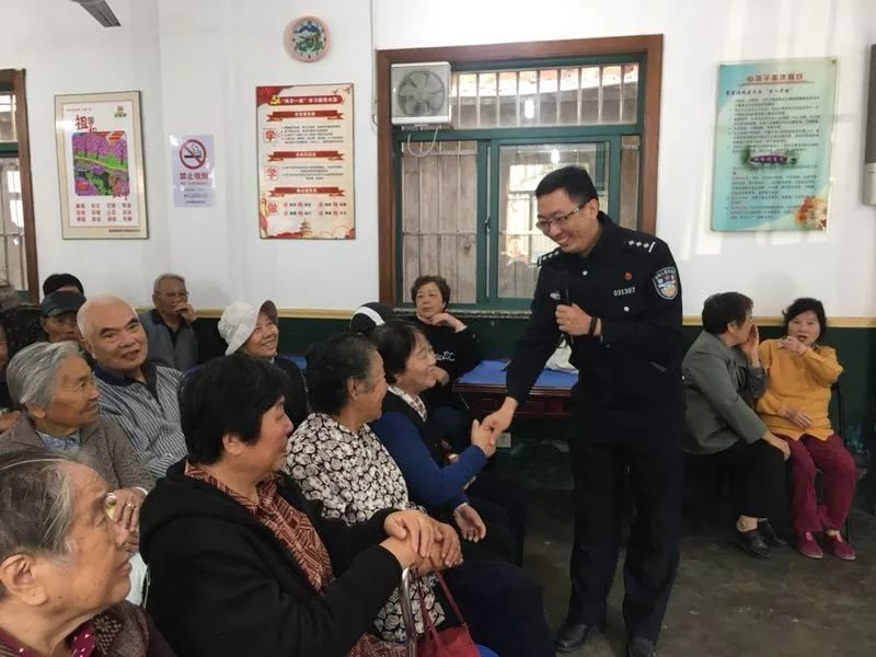 九九重阳敬老情浓浓关怀暖人心,爱在重阳节浓浓敬老情