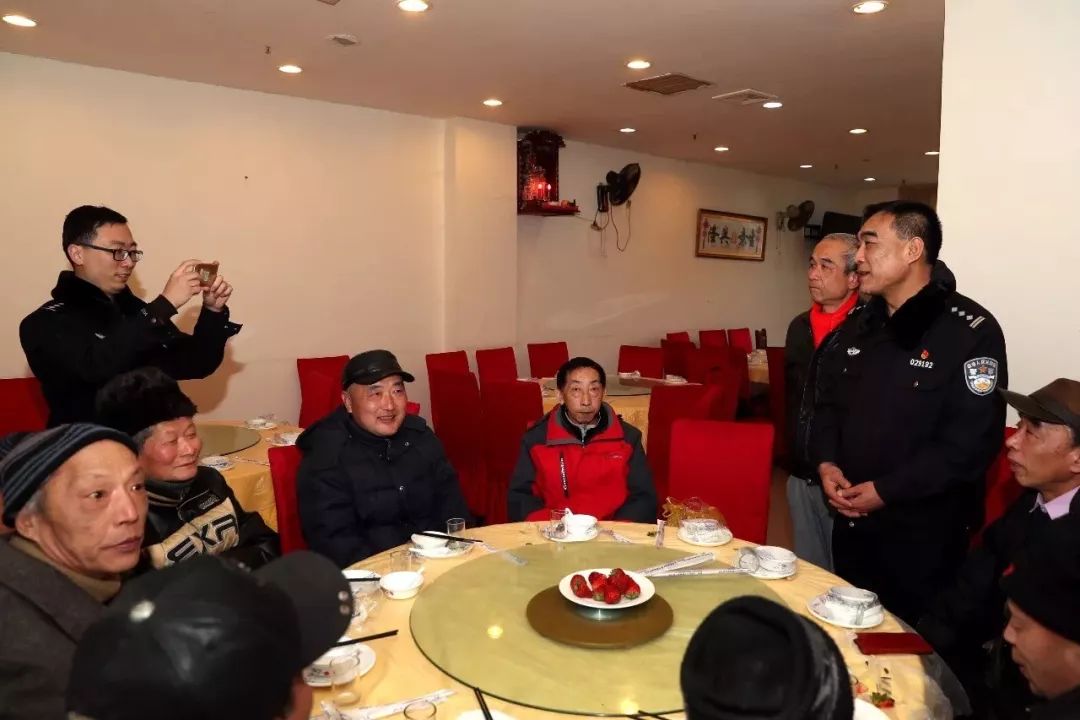 九九重阳敬老情浓浓关怀暖人心,爱在重阳节浓浓敬老情