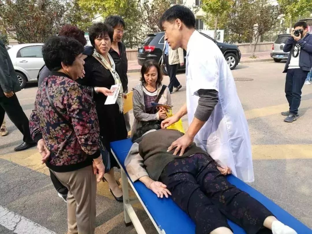 孝敬老人情暖重阳节,孝老爱亲情暖重阳图片