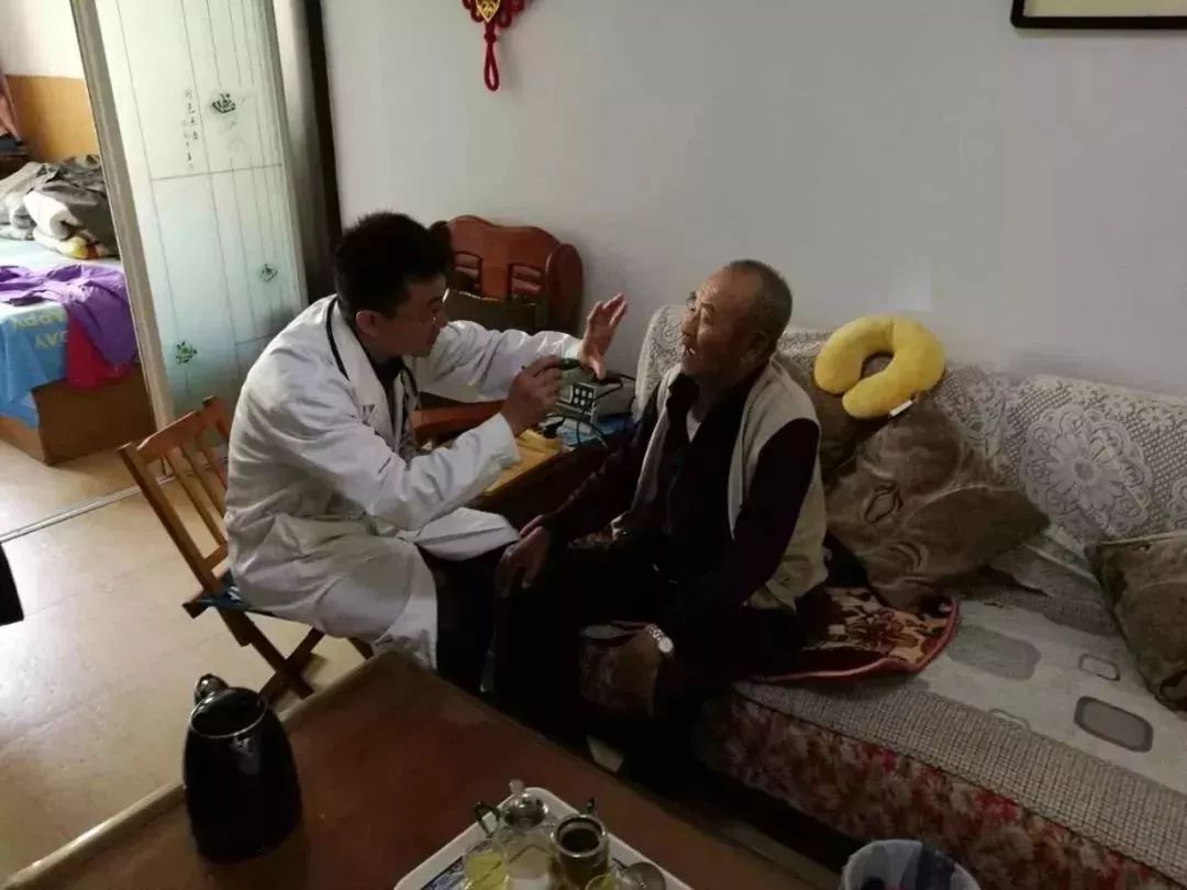 孝敬老人情暖重阳节,孝老爱亲情暖重阳图片