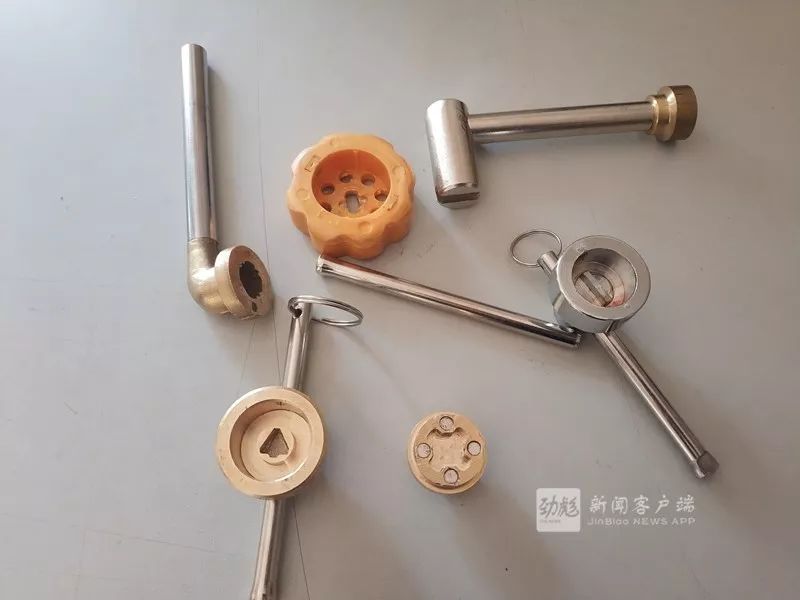 竟有这事！业主都蒙圈了！哈尔滨四季芳洲小区俩热企抢着收热费，像这样的小区竟有20个！供热办怎么说？