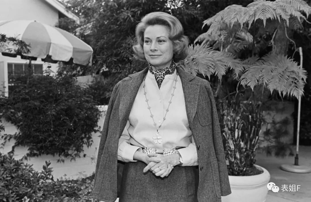 人人都在戴的耳机,人人都在戴的银手镯