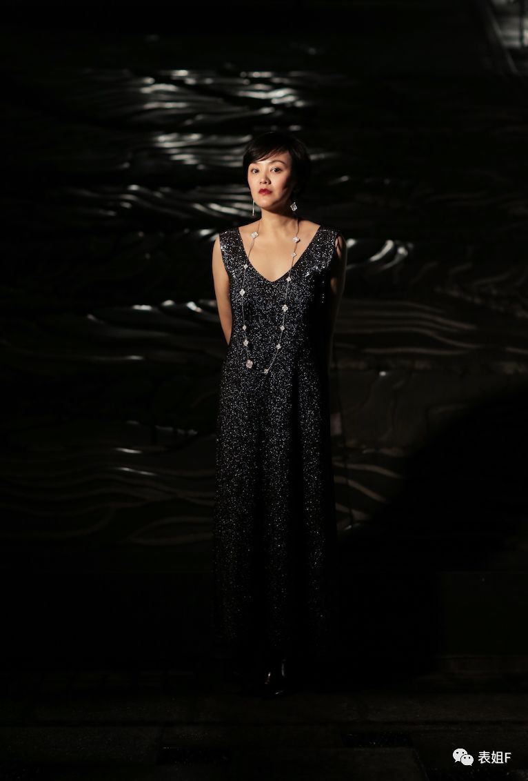 人人都在戴的耳机,人人都在戴的银手镯