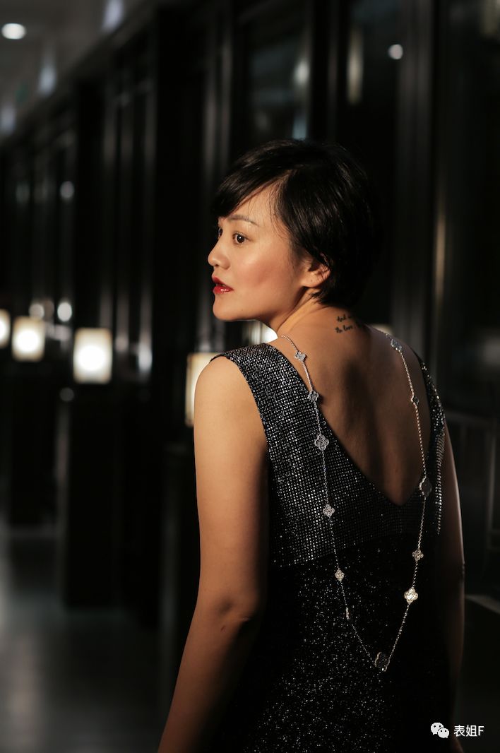 人人都在戴的耳机,人人都在戴的银手镯