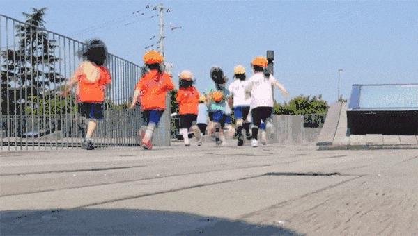 儿童玩刺激游戏,小孩居然玩这么刺激的游戏