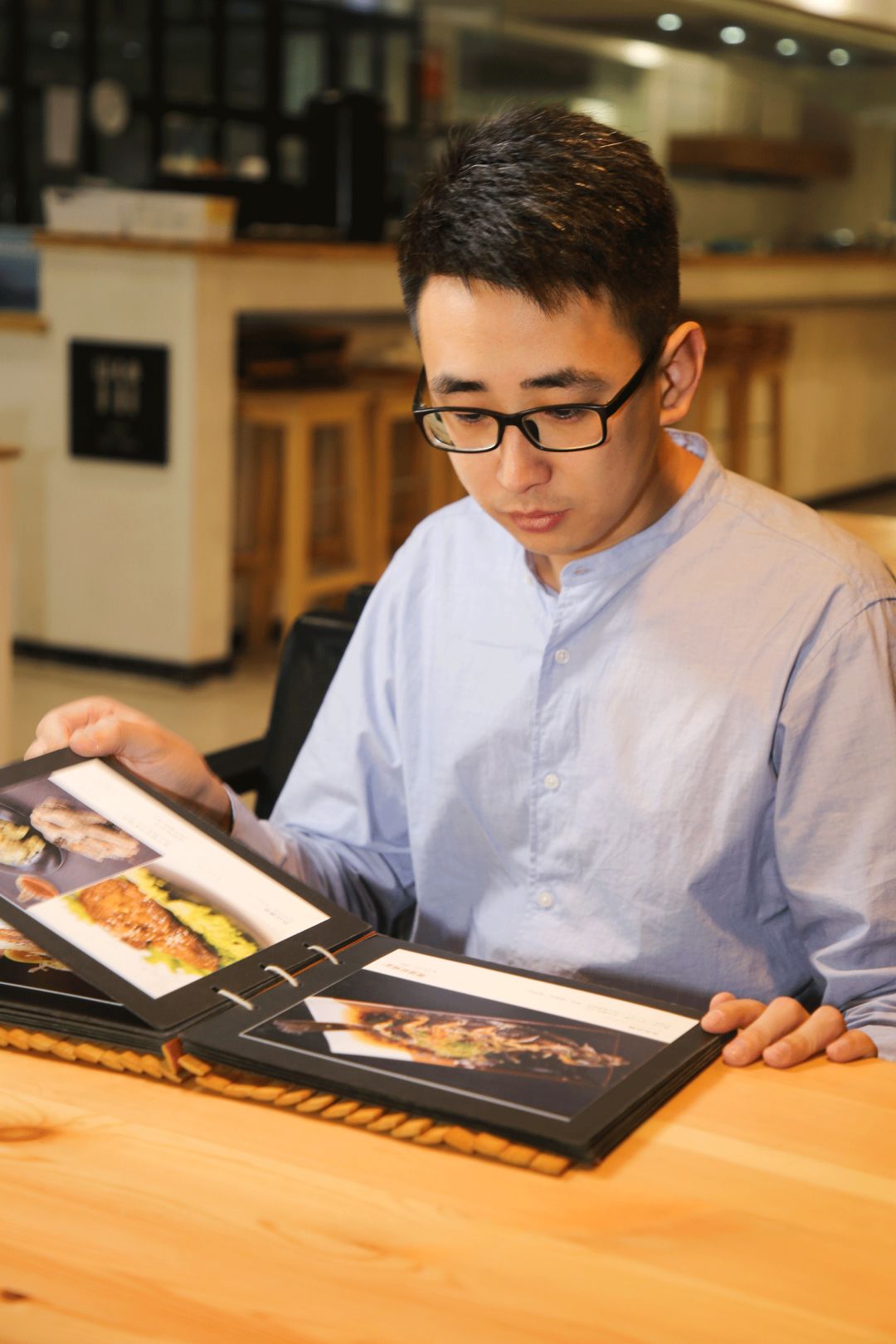 青岛这家进口海鲜店，竟把工厂开到了食客眼前？用自助价格吃怀石品质！