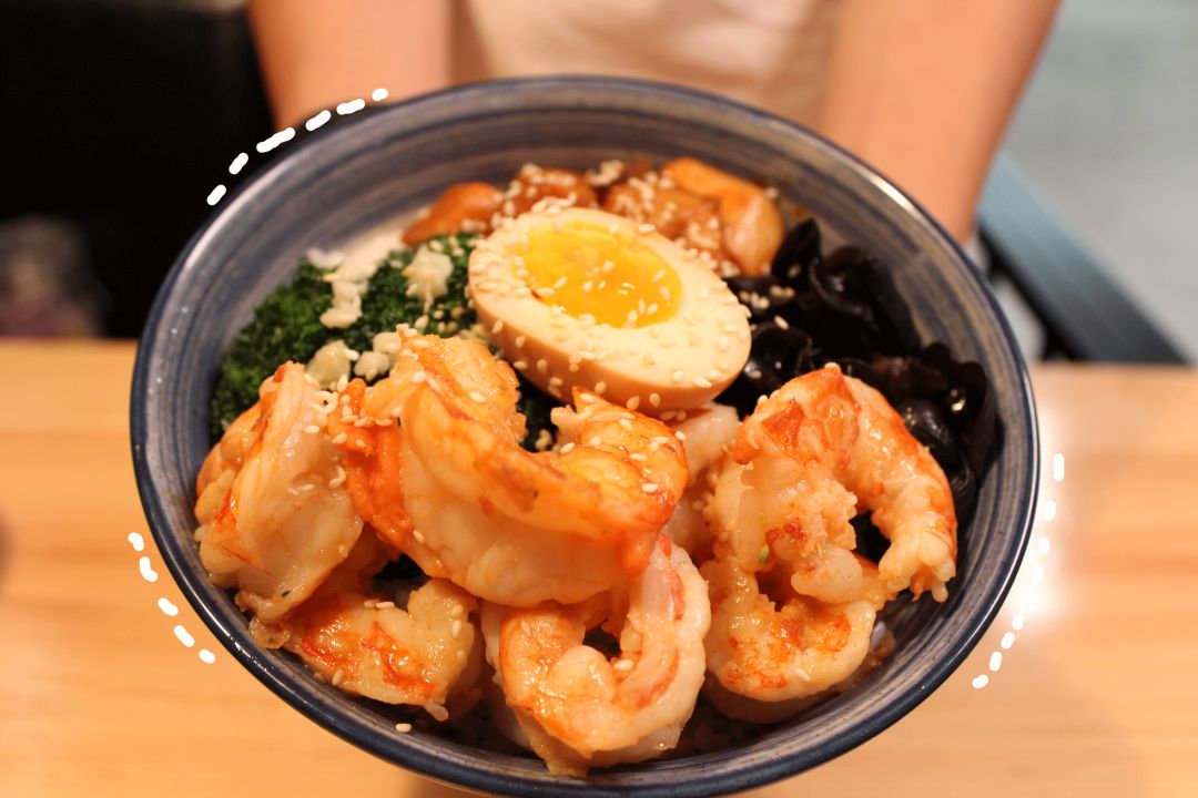 青岛这家进口海鲜店，竟把工厂开到了食客眼前？用自助价格吃怀石品质！