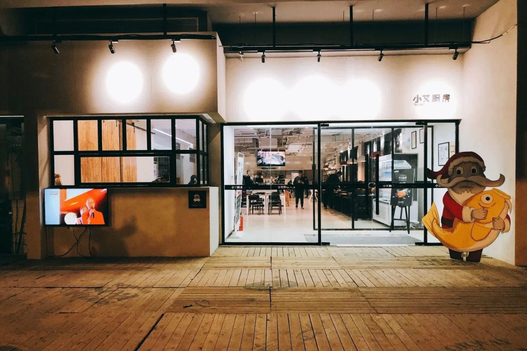 青岛这家进口海鲜店，竟把工厂开到了食客眼前？用自助价格吃怀石品质！