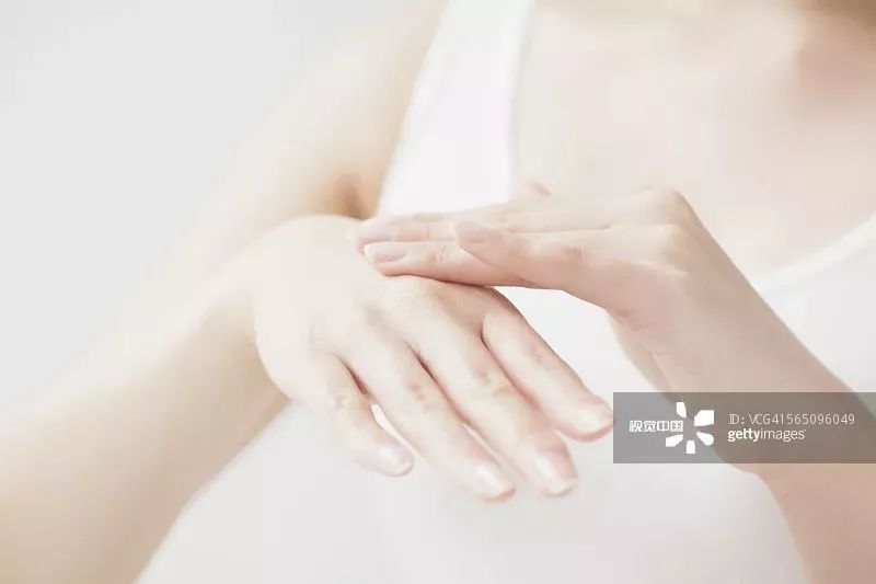 手脚冻疮怎么治断根,冬季治手脚干裂冻疮有效的药