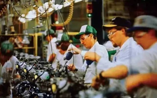 拯救你的颈椎!这款德国变态”护颈”神器,让你坐着比躺着还舒服,连失眠也能救一下