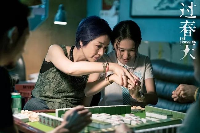 少女“人肉”百部iPhone闯海关，竟是为了这事！