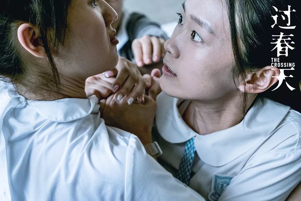 少女“人肉”百部iPhone闯海关，竟是为了这事！