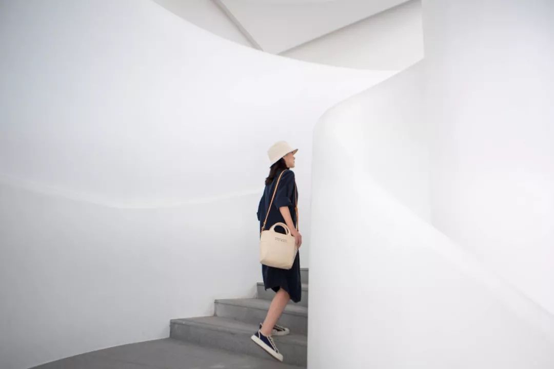 阿美咔叽喜欢什么女生,女性喜欢阿美咔叽男装吗