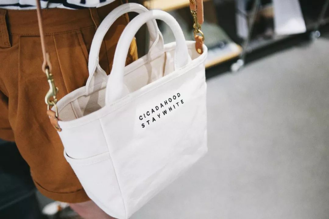 阿美咔叽喜欢什么女生,女性喜欢阿美咔叽男装吗