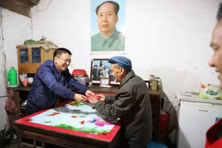 重阳节慰问老人活动,重阳节镇领导走访慰问