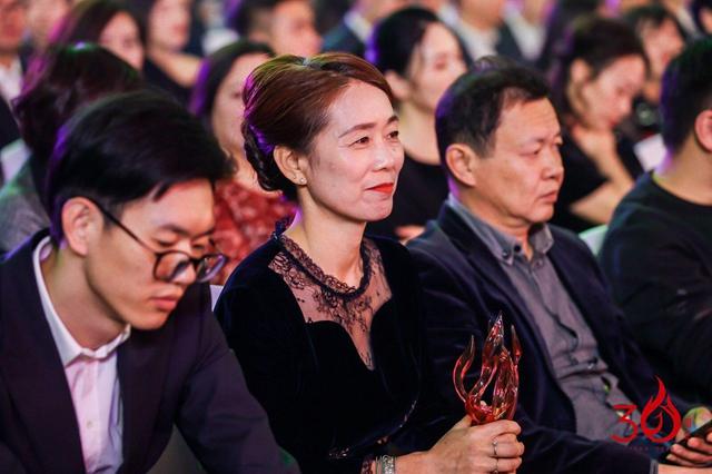 此心庄严优雅而立！雅莹集团纪念创业三十周年