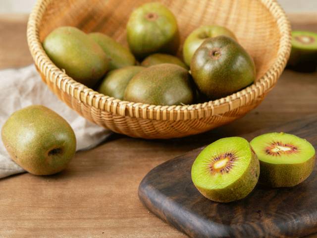 好甜的红心猕猴桃,野生猕猴桃好甜