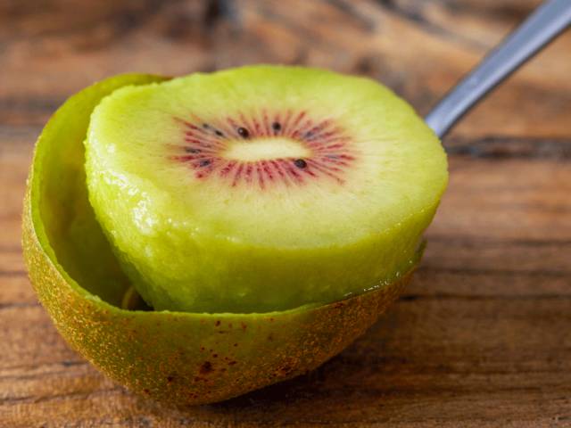 好甜的红心猕猴桃,野生猕猴桃好甜