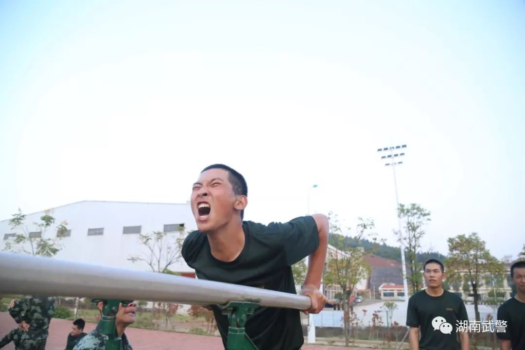 新兵跑不动了班长拉着跑,新兵跑步跑不动会被打吗