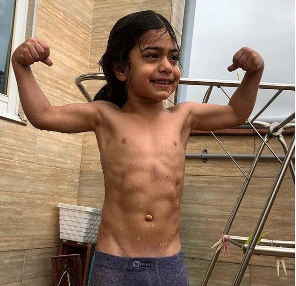 泰山腹肌小孩,五岁小孩儿8块腹肌