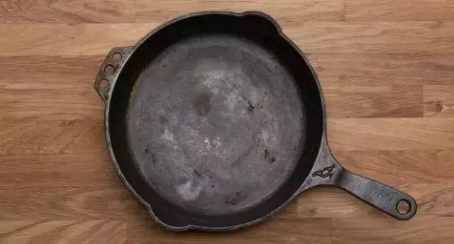 神了!洗白袜子只需涂点这个,冲一下立马跟新的一样!