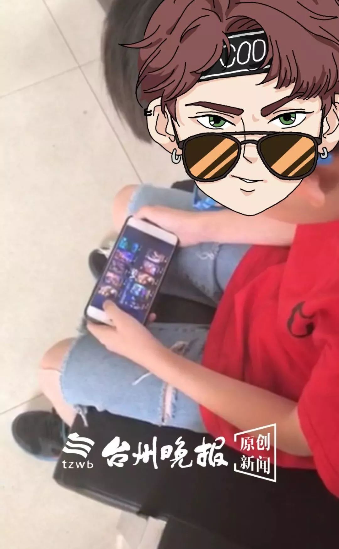 熊孩子玩儿手机游戏花掉父母18000,熊孩子拿手机刷50万