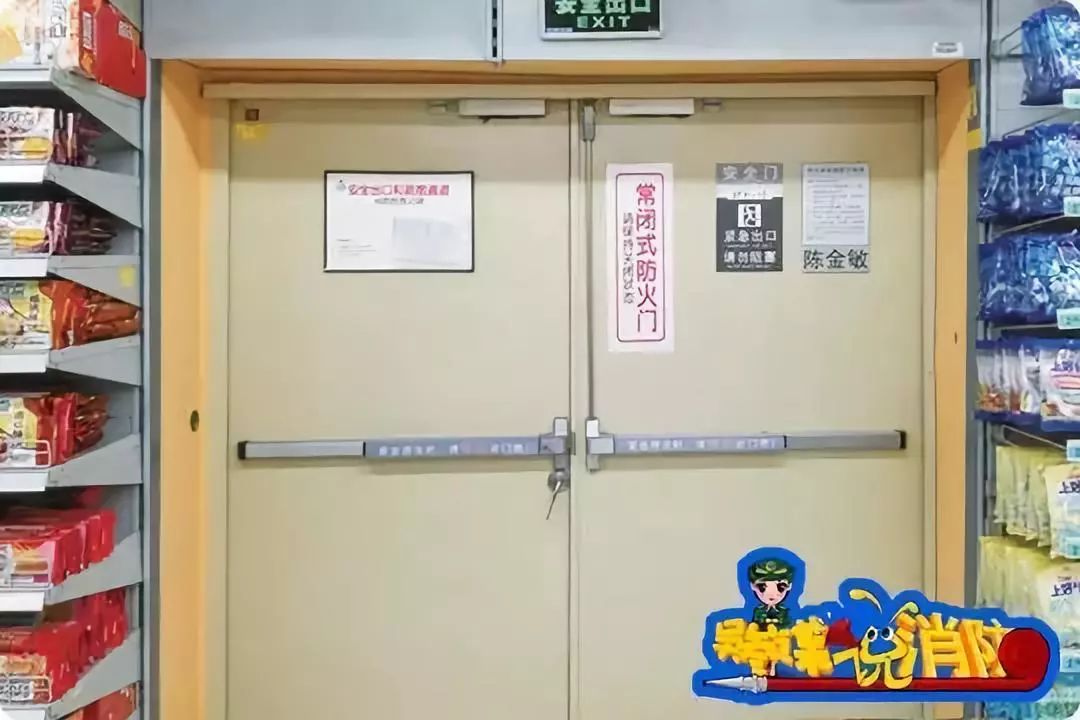 商场着火“浓烟滚滚”，如何正确选择逃生方法？