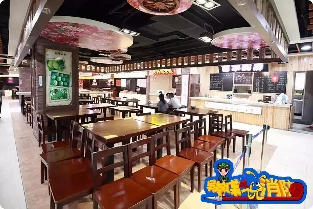 商场着火“浓烟滚滚”，如何正确选择逃生方法？