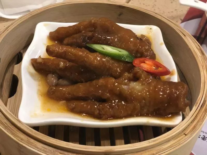 在广州的破旧小区里，一只爱马仕birkin只要5000元
