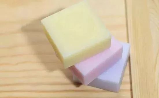 降温了盖好小被子,降温了被子裹起来