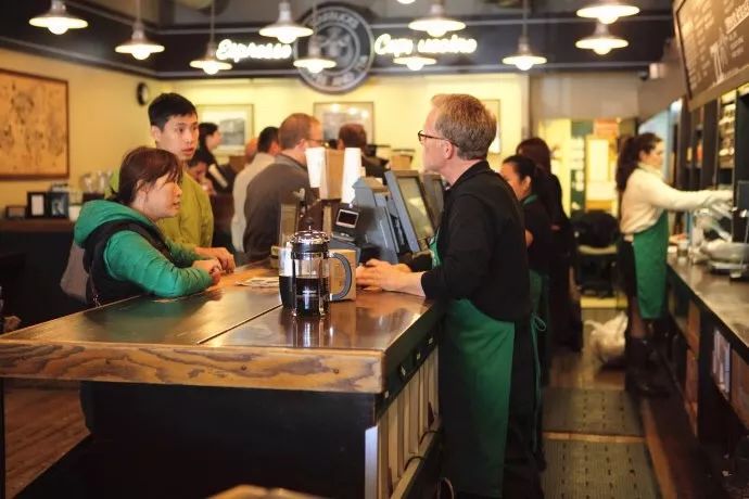 细数星巴克在华正遭遇的五大危机，咖界大佬的中年危机来了