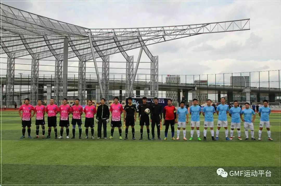 让全大宁人沸腾的足球赛开踢啦!300多名业主约战静安体育中心